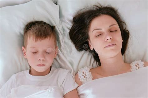 son sleeping mom|10,673 Sleeping Mom Stock Videos, 4K Footage, & Video Clips.